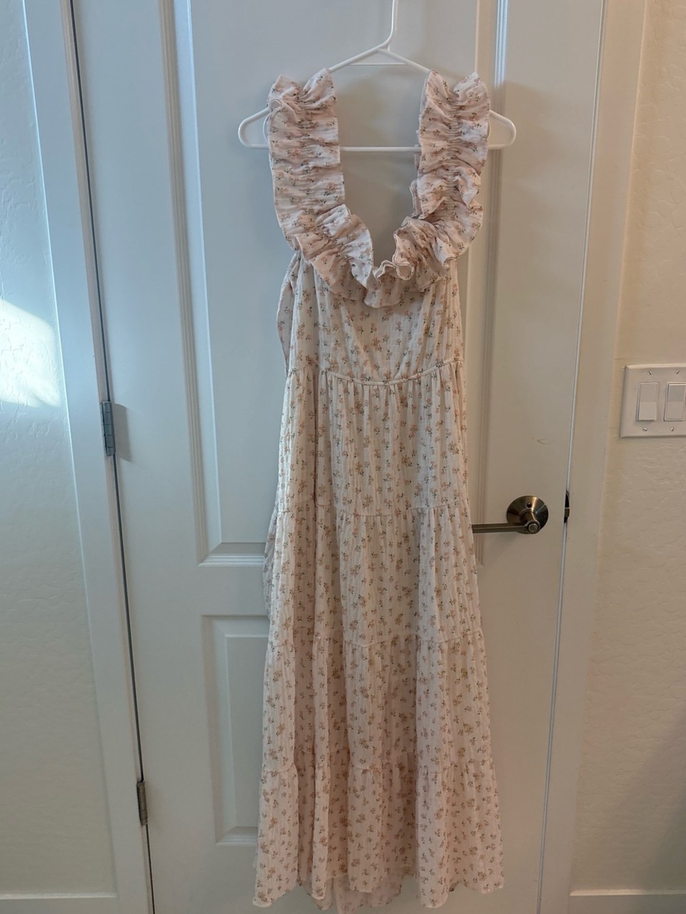 Women’s Cream Floral Ruffle Collar Maxi Dress
